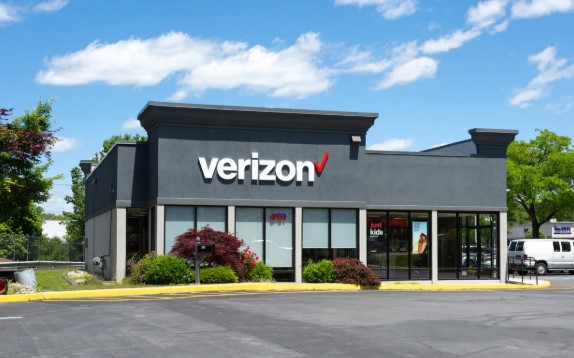 Join Verizon! 1500SF To Be Built